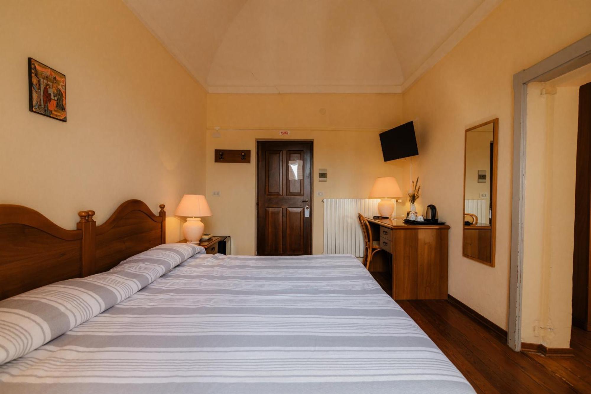 Отель Casa Regina Montis Regalis Vicoforte Экстерьер фото